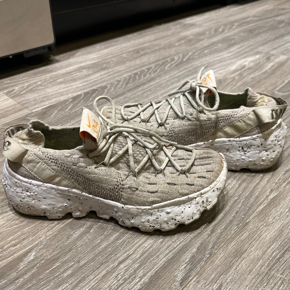 Nike Space Hippie 04 Size 6 M/7.5 W Grey/White